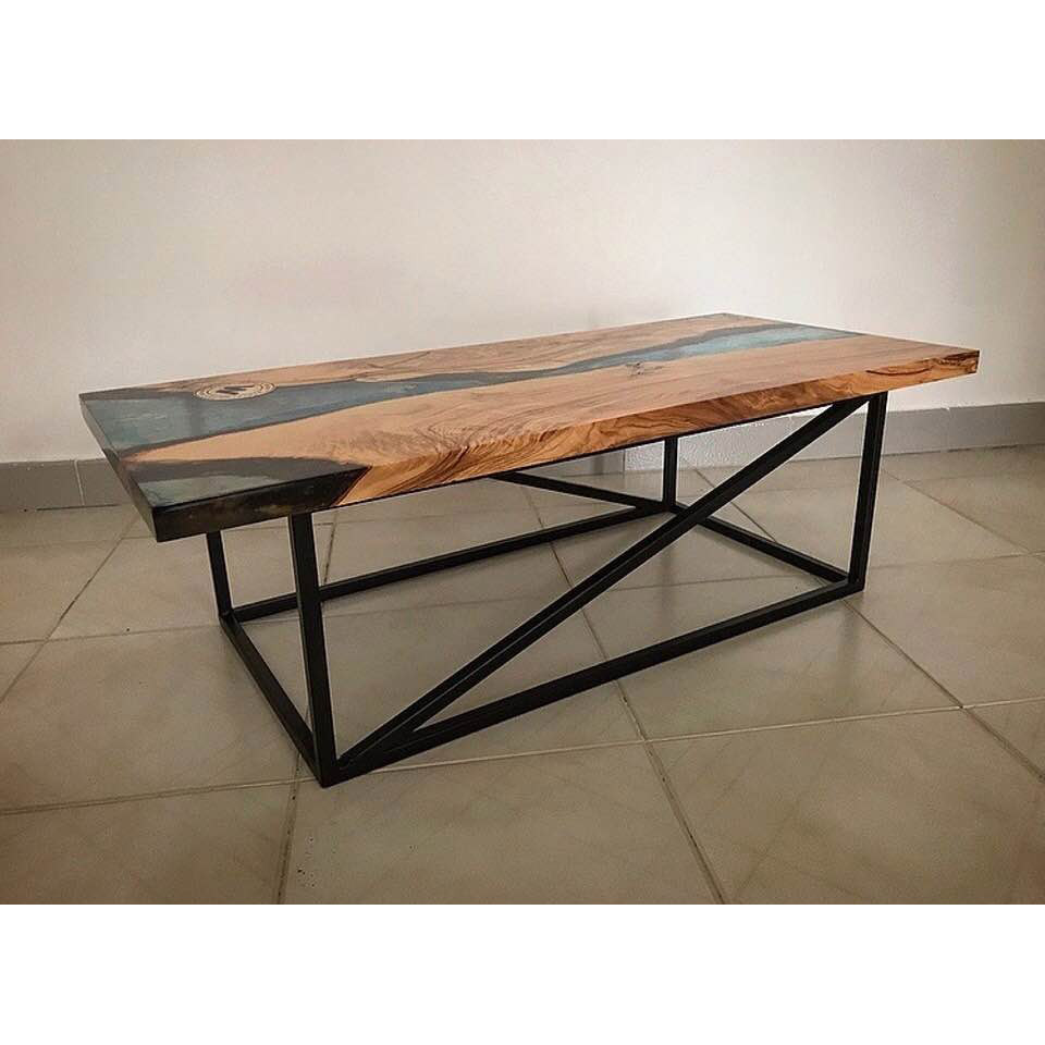 Tavolino Da Caffè In Legno Massello Dulivo Ed Intarsi In Resina Trasparente Wanos Wood Design